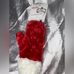 NWT - Wembley Plush Lined Ice Scraper Glove Red Christmas (MSRP $24)